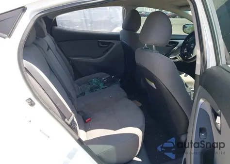 2015 Hyundai Elantra Se/Sport/Limited z USA, uszkodzony, nr VIN 5NPDH4AE7FH556698